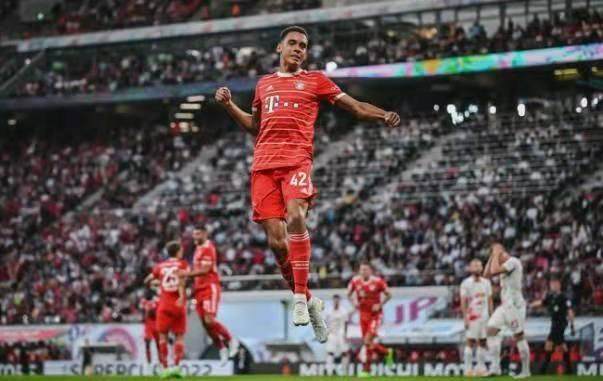 1660309532122088914.jpg 拜仁.jpg